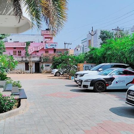 Pine Tree Aparthotel กาญจีปุรัม ภายนอก รูปภาพ