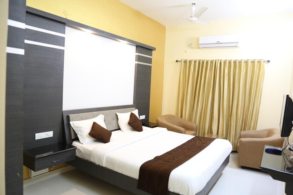 Pine Tree Aparthotel กาญจีปุรัม ภายนอก รูปภาพ